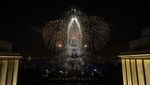Pesta Kembang Api Meriahkan Perayaan Bastille Day di Paris