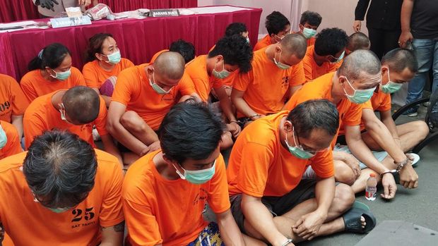 Polres Metro Jakarta Pusat merazia kawasan Kalipasir, Menteng, Jakarta Pusat. Sebanyak 26 orang diamankan dalam razia itu.