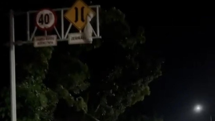 Prank pocong di Dumai yang bikin resah warga. (Istimewa)