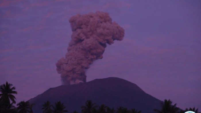 PVMBG melaporkan telah terjadi erupsi di Gunung Ibu, Halmahera Barat, Maluku Utara (Malut). (dok PVMBG).