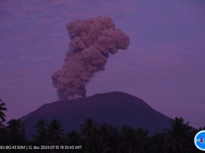 Gunung Ibu Erupsi 16 Kali, Warga Diimbau Tak Beraktivitas di Radius 4 Km