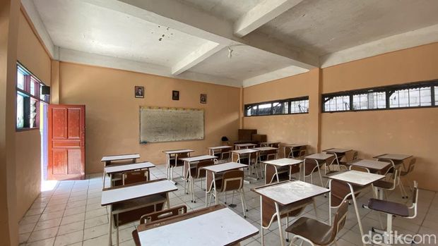 Suasan SD Darul Falah Surabaya belum ada aktivitas karena masih berduka