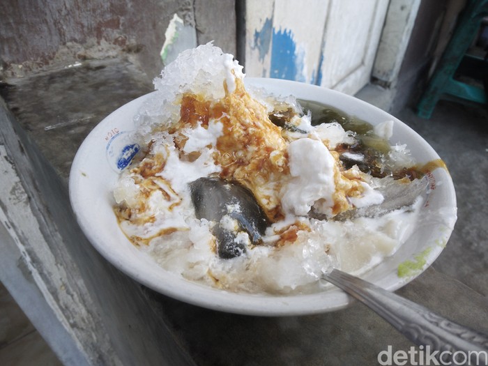 Segar Gurih Es Cuing Khas Cirebon Mang Ozy