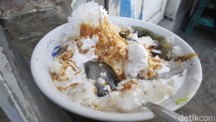 Segar Gurih Es Cuing Khas Cirebon Mang Ozy