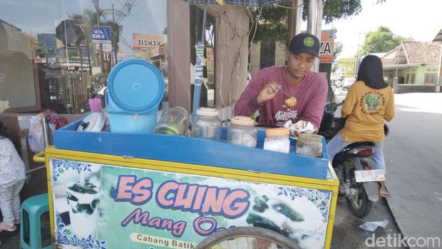 Segar Gurih Es Cuing Khas Cirebon Mang Ozy
