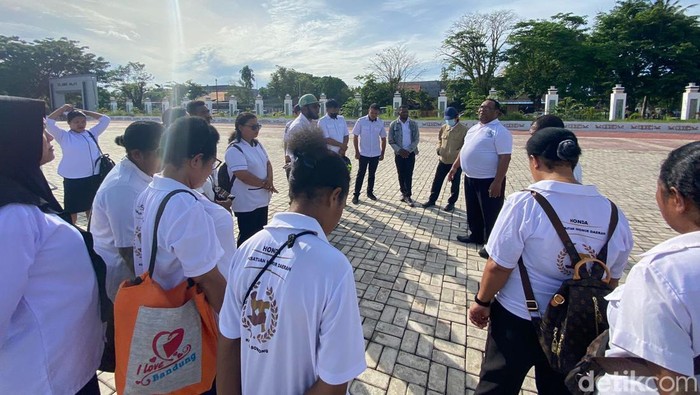 Sejumlah pegawai honorer saat menyampaikan aspirasi di Pemkot Sorong.