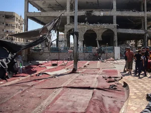 Israel Serang Masjid Darurat di Gaza, 22 Orang Tewas