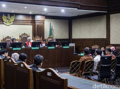 Sidang Perdana Kasus Korupsi Jalur Pembangunan Kereta Api di Sumut