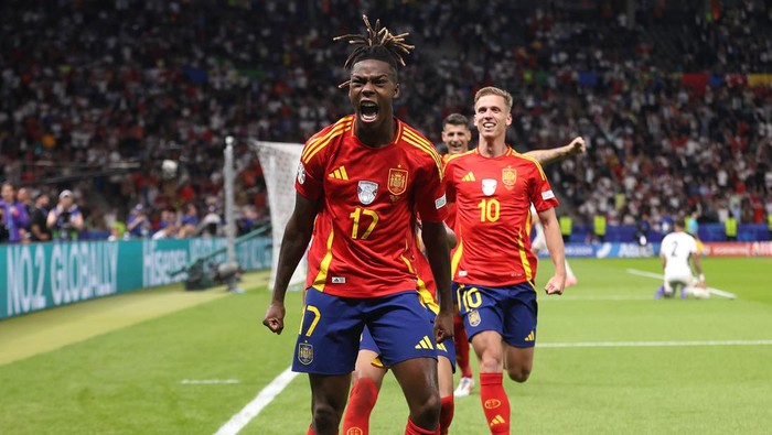 BERLIN, GERMANY - JULY 14: Nico Williams of Spain goal celebration after scoring to go 1-0 ahead during the UEFA EURO 2024 final match between Spain and England at Olympiastadion on July 14, 2024 in Berlin, Germany. (Photo by Crystal Pix/MB Media/Getty Images)