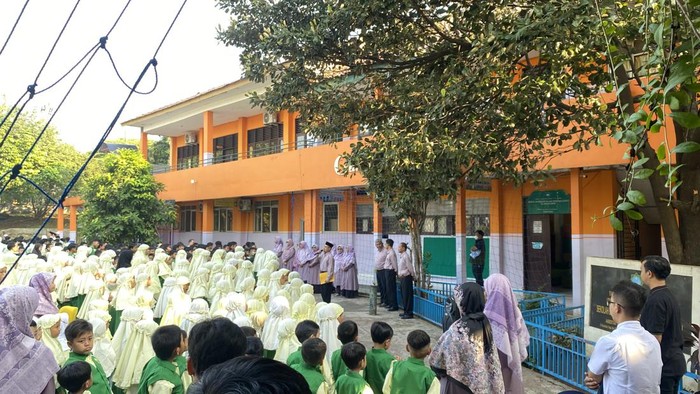 Pengalaman Si Kecil di Hari Pertama Sekolah: Lucu dan Tak Terlupakan