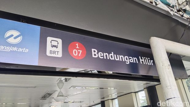 Tamapilan Halte Transjakarta Bendungan Hilir (Benhil) yang sudah kembali beroperasi sejak MInggu (14/7). Foto: Ammar/detikcom
