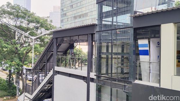 Tamapilan Halte Transjakarta Bendungan Hilir (Benhil) yang sudah kembali beroperasi sejak MInggu (14/7). Foto: Ammar/detikcom