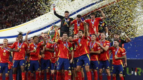 BERLIN, GERMANY - JULY 14: Alvaro Morata of Spain lifts the UEFA Euro 2024 Henri Delaunay Trophy after his teams victory during the UEFA EURO 2024 final match between Spain and England at Olympiastadion on July 14, 2024 in Berlin, Germany. (Photo by Eddie Keogh - The FA/The FA via Getty Images)