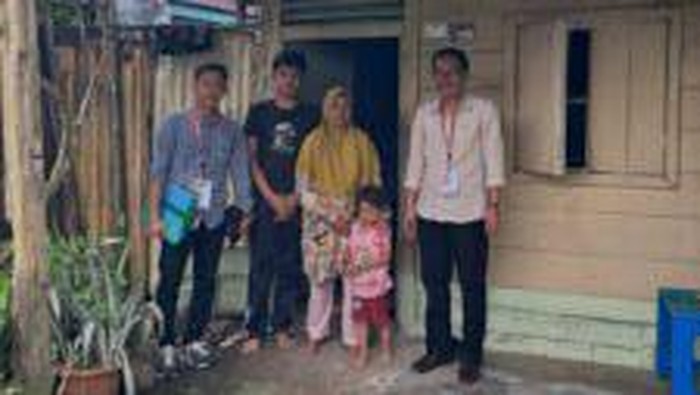 Universitas Jambi-Tim Visitasi Universitas Jambi melakukan kunjungan ke rumah calon penerima KIP-K