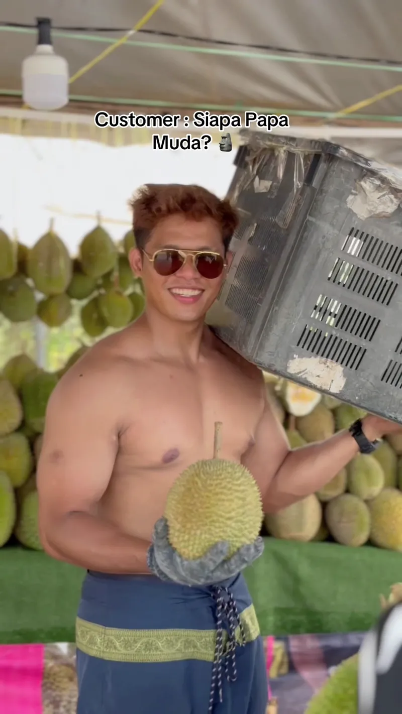 Viral Karena Jualan Durian Telanjang Dada, Penjual Ini Minta Maaf