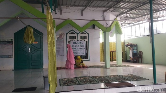 Penampakan Masjid Fatimah Umar Makassar yang dijual pemiliknya senilai Rp 2,5 miliar.
