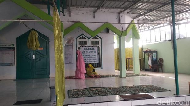 Penampakan Masjid Fatimah Umar Makassar yang dijual pemiliknya senilai Rp 2,5 miliar.