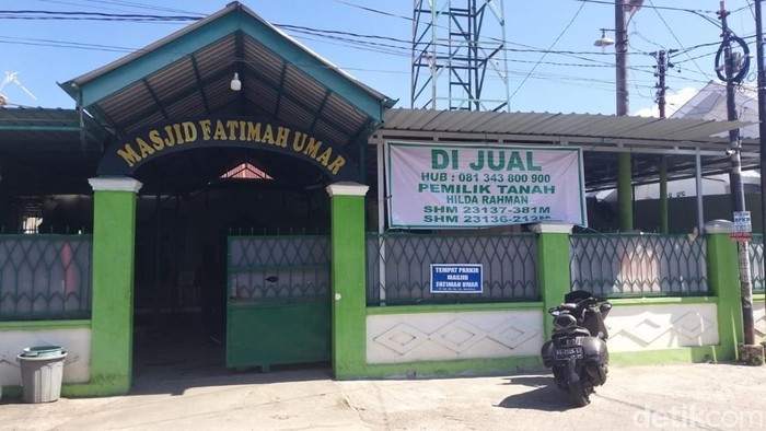 Viral masjid dijual di Makassar. Masjid bernama Masjid Fatimah Umar ini terletak di BTN Makkio Baji, Kecamatan Manggala, Makassar.