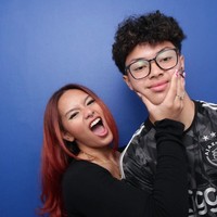 Meski keduanya memiliki ibu kandung yang berbeda, namun terlihat Zahwa dan Keanu begitu dekat. Zahwa sendiri diketahui merupakan kakak kandung Aaliyah Massaid, anak Reza Artamevia. Sementara Keanu merupakan anak dari Angelina Sondakh. Foto: Instagram/@keanu_massaid