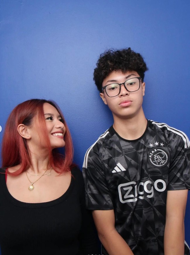 Lahir pada 19 November 2000, saat ini Zahwa berusia 23 tahun, setahun lebih tua dari sang adik, Aaliyah Massaid. Sementara Keanu yang lahir pada 9 September 2009 kini berusia 14 tahun. Foto: Instagram/@keanu_massaid