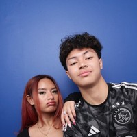 Melalui akun Instagram pribadinya Keanu juga membagikan potret saat dirinya dan Zahwa melakukan photobox bareng. Keduanya tampak kompak mengenakan busana berwarna hitam. Foto: Instagram/@keanu_massaid