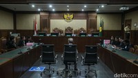 Hal memberatkan tuntutan adalah Jemy tidak mendukung program pemerintah dalam rangka penyelenggaraan negara yang bersih dan bebas dari korupsi, kolusi dan nepotisme. Sementara hal meringankan tuntutan adalah Jemy belum pernah dihukum, bersikap sopan dan memperlancar persidangan serta tidak menikmati hasil dari tindak pidana korupsi.