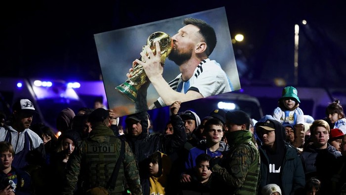 Argentinas national team bus arriving after winning the Copa America in Buenos Aires, Argentina July 15, 2024. REUTERS/Tomas Cuesta