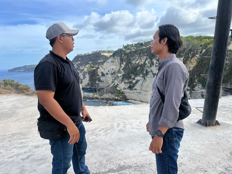 Flying fox Diamond Beach, Nusa Penida, yang viral di media sosial diawasi Polsek Nusa Penida. (dok Polsek Nusa Penida).