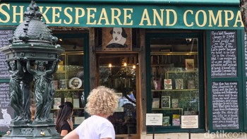 Bagi pecinta buku juga tak melewatkan toko satu ini. Foto: Adi Fida Rahman/detikINET