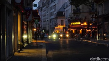 Suasana kafe saat jelang malam tidak boleh dilewatkan. Foto: Adi Fida Rahman/detikINET