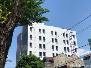 Vandalisme Sasar Dinding Gedung 8 Lantai di Jogja Dibuat dalam Semalam