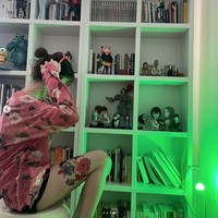 Sementara sejumlah netizen bersikap skeptis dengan penampilan terbaru Han So Hee. Mengingat sang aktris menghapus tatonya sebelum terjun ke industri hiburan. Biaya penghapusan tato dikabarkan mencapai 20 juta won atau Rp 234 juta. Foto: Instagram