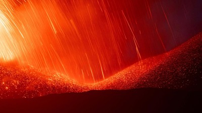 Hujan Lava Gunung Tertinggi di Eropa