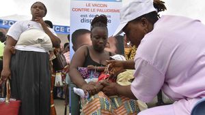 Anak-anak di Abidjan Disuntik Vaksin Malaria