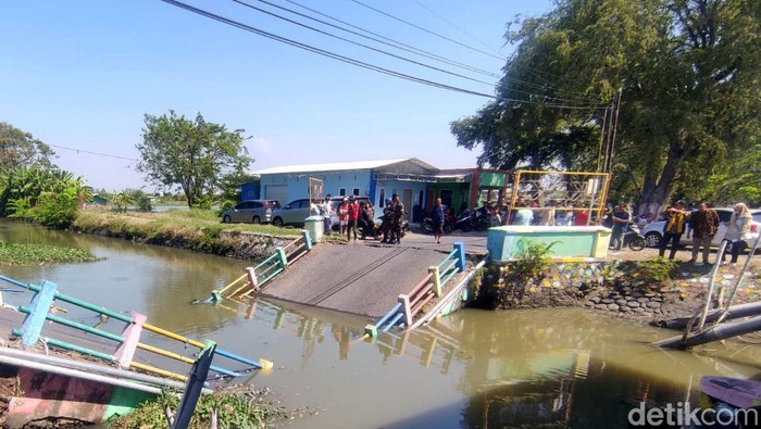 Jembatan Ambrol di Kedung Peluk Sidoarjo Jembatan Ambrol di Kedung Peluk Sidoarjo