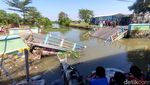 Potret Jembatan Antar Desa di Sidoarjo Ambrol