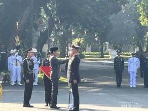 Jokowi Ingatkan Perwira TNI-Polri Ancaman Perang Siber hingga Judi Online