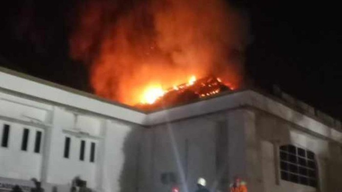 Kebakaran di kantor Pemkab OKU Senin (15/7) malam.