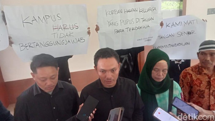Keluarga korban buka suara usai sidang kasus kematian mahasiswa IAIN Gorontalo saat pengkaderan.