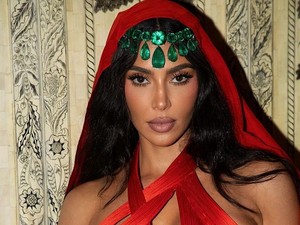 Kim Kardashian Pakai Berlian 500 Karat, Bersaing dengan Keluarga Ambani