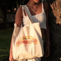 Sebelumnya Anggun sendiri sempat konsisten tak mempublikasikan wajah sang anak. Setelah belasan tahun aakhirnya Anggun pun mengungkapkan wajah cantik anaknya ke publik. Foto: Instagram/@anggun_merch