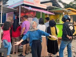 Kisah Putri Si Penjual Mochi Pinggir Jalan Beromzet Ratusan Juta