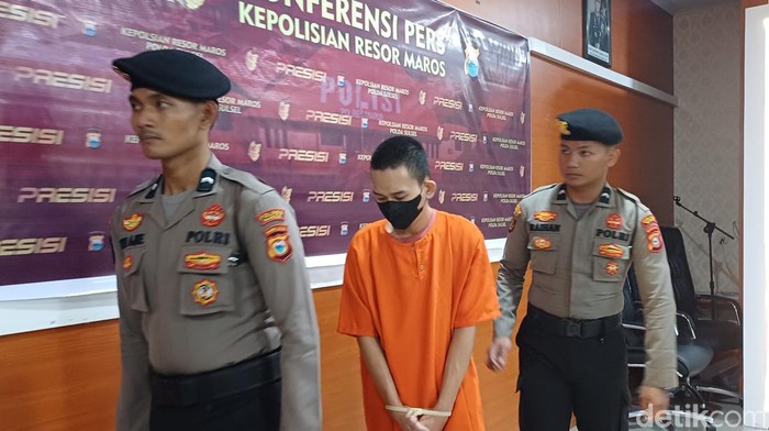 Karyawan salah satu pembiayaan di Kabupaten Maros, Sulawesi Selatan (Sulsel) berinisial VC (20) ditangkap polisi gegara diduga melecehkan nasabahnya.