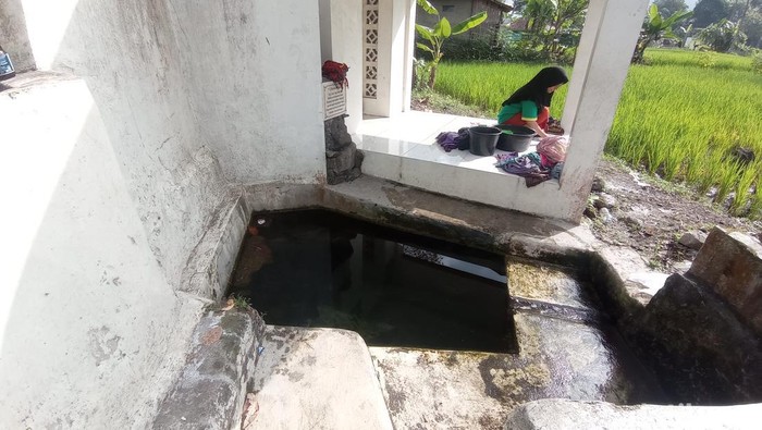 Mata air Cikahuripan di Kampung Kontolbangkong Tasikmalaya.