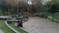 Taman Kota Waduk Ria Rio ini bisa dikunjungi setiap harinya mulai pukul enam pagi hingga enam sore. Untuk parkir pun pengunjung tak perlu khawatir karena taman ini memiliki tempat parkir yang luas dan juga tak dipungut biaya, selain itu di area parkir juga terdapat warung serta toilet umum.