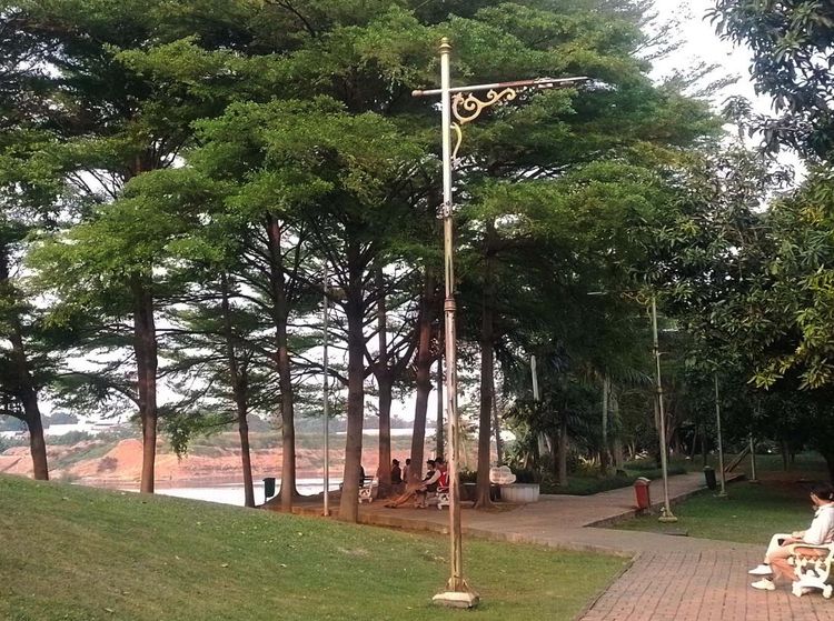 Menikmati Sejuknya Taman Waduk Ria Rio di Jakarta Timur