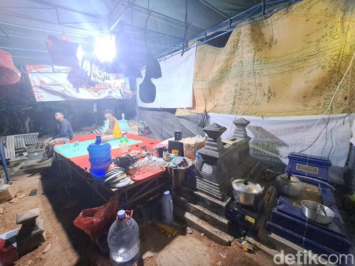 Makam warga yang dijaga karena meninggal pada Selasa Kliwon di Giriwoyo Wonogiri. Foto diunggah Selasa (16/7/2024).