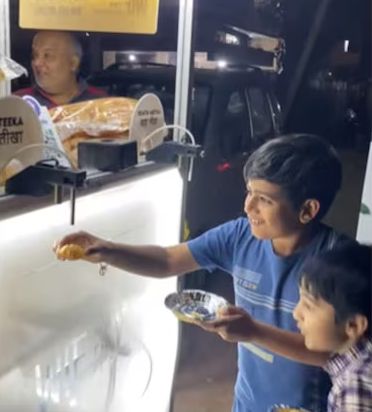 Keren! Mesin Pani Puri Ini Dijuluki Datang dari 2050