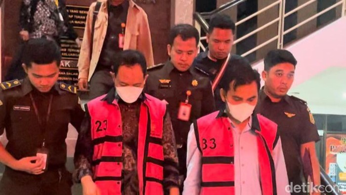 Para tersangka saat akan dibawa ke tempat penahanan di Rutan Batam dan LPP Kota Batam.