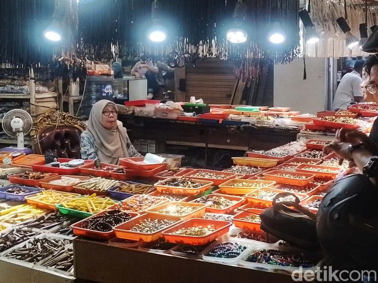 Pasar Batu Akik Rawa Bening Tetap Berkilau